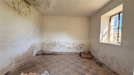Corpo Di Trulli Con Fabbricati